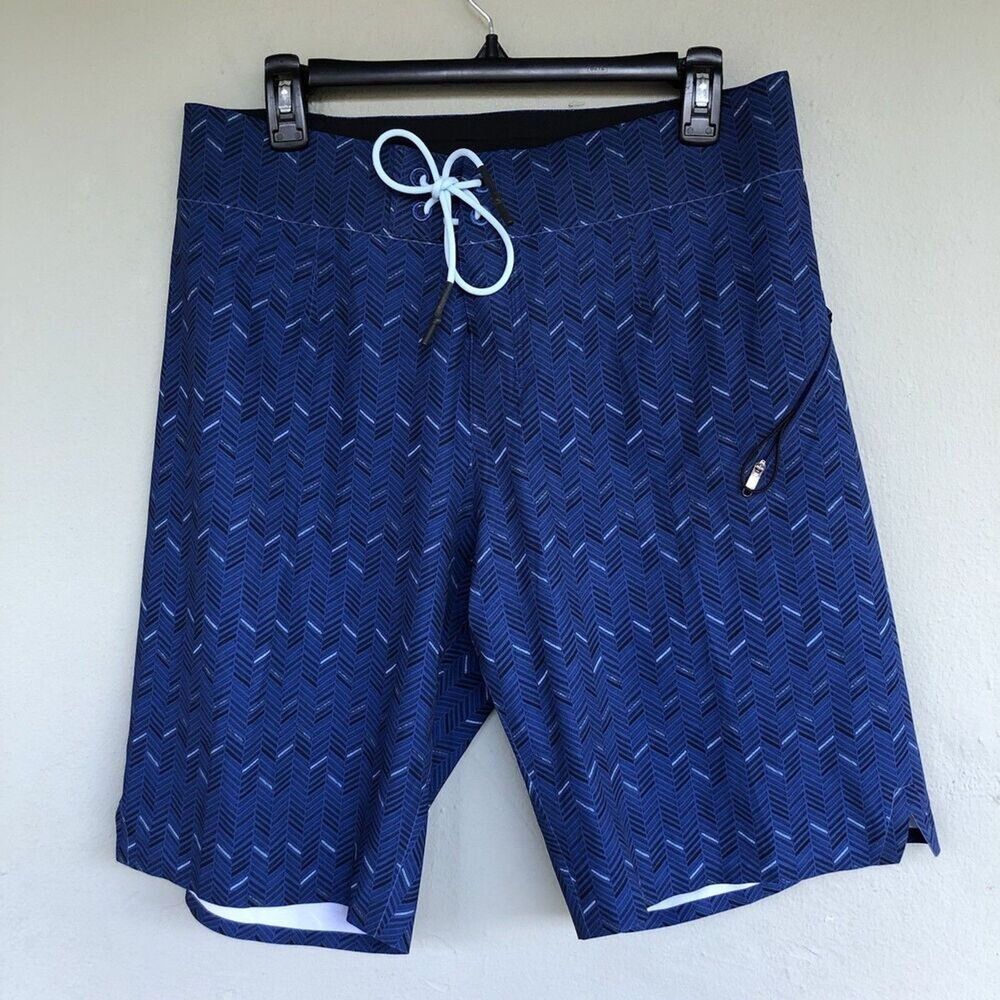 LULULEMON Board Shorts 34 Blue Chevron Print El Current Hybrid Trunk  Swim Beach